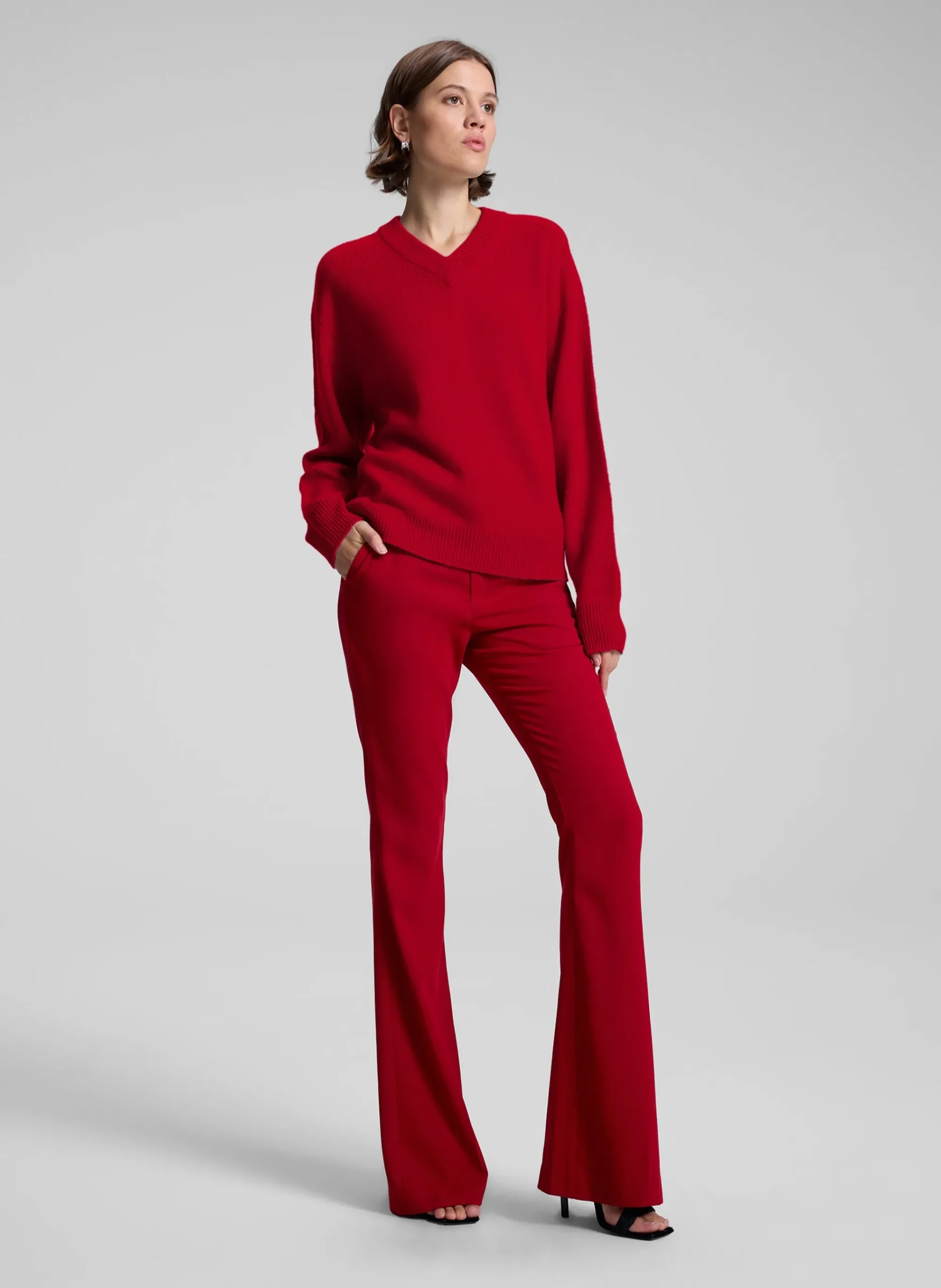 calven_cashmere_v_neck_sw_3.webp Women A.L.C. Tops | Sweaters>Calven Cashmere V Neck Sweater
